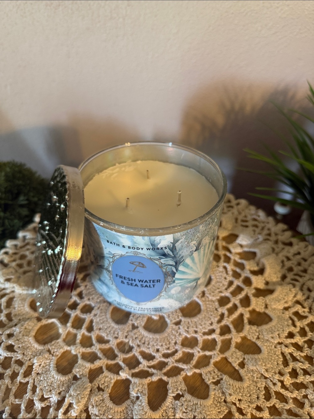 Bath & Body Works Fresh Water & Sea Salt Scented Candle - Blue - Picture 3 of 4